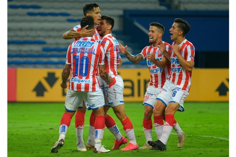 Copa Sudamericana: Unión derrotó 2-1 a Emelec y se metió en octavos