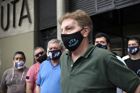 Copello junto a delegados de UTA Rosario.
