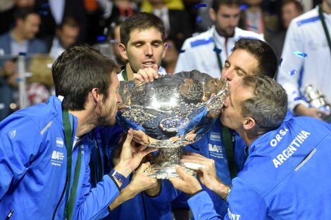 En 2016 el sueño máximo del tenis argentino se hace realidad al conquistar la Copa Davis. En una final memorable, el equipo nacional da vuelta la serie contra Croacia en Zagreb.