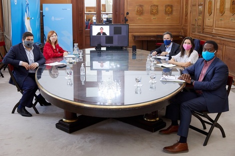 El ministro del Interior, Eduardo "Wado" De Pedro, en reunión por Zoom con los enviados