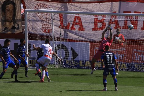 Huracán le ganó un partidazo a Gimnasia y quedó puntero