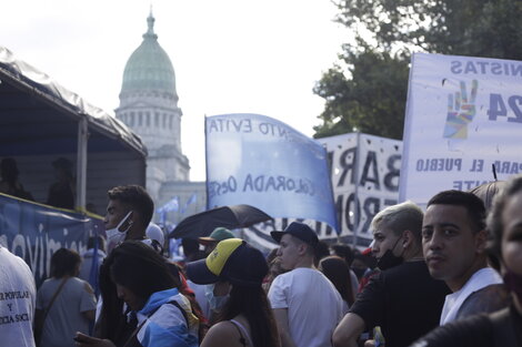 Movilización de agrupaciones políticas y sociales para respaldar la aprobación del aporte extraordinario a las grandes fortunas. (Fuente: Kala Moreno Parra)