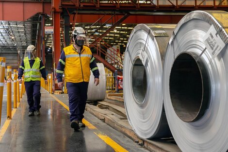 Aluminio y acero, entre los que mostraron caídas interanuales aún fuertes. 