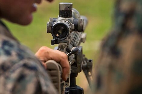 Contra el culto a las armas de los “tiradores de largo alcance”