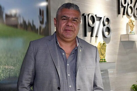 El presidente de la AFA dijo que Messi "disfruta" en la Selección