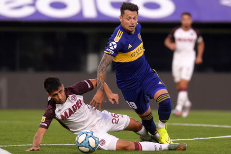 Boca recibió la Copa pero perdió ante Lanús