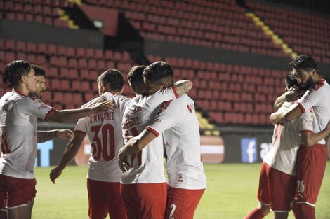 Pusineri se puso la 10 e Independiente festejó en la Copa Maradona