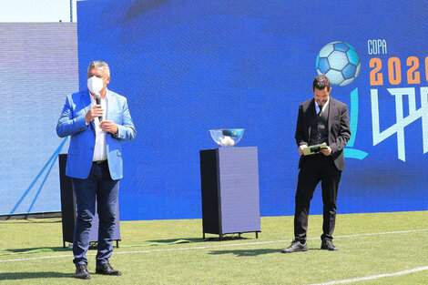 Claudio "Chiqui" Tapia, durante el sorteo de la primera fase de la LPF.