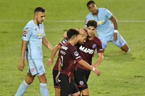 El festejo de uno de los goles de Lanús.