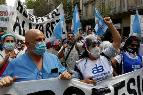 Murió un jefe del Hospital Ramos Mejía en la marcha de los médicos porteños