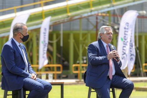 El presidente Alberto Fernández visitando Syngenta.