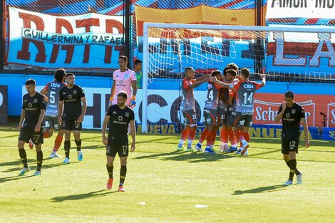 Arsenal le ganó a Racing y se clasificó