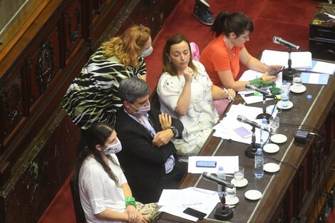 El proyecto del Ejecutivo para la legalización del aborto obtuvo 77 votos a favor