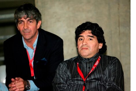 Rossi y Maradona, cercanos también en la despedida