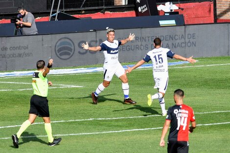 Contín celebra el segundo gol de su equipo.