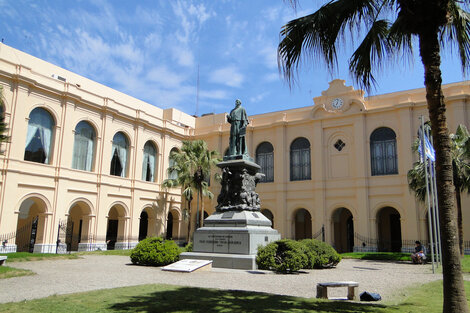 La Facultad de Derecho propuso a los abogados por unanimidad, y aún los tiene en sus claustros. 