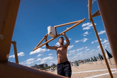 Mar del Plata: desarman cientos de carpas  para ampliar las playas públicas