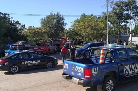 Cuatro dotaciones de bomberos trabajaron en el siniestro.