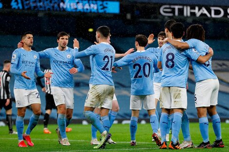 El City volvió a ganar en la vuelta del Kun Agüero