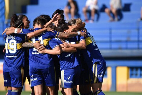 El festejo de las jugadoras de Boca, que aseguraron su lugar en las semifinales con una goleada. (Fuente: Foto Prensa Boca)