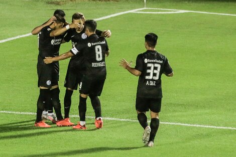 San Lorenzo ganó en Tucumán y sigue con chances