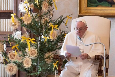 En un mensaje elíptico tras la legalización del aborto, el Papa defendió el "don de la vida".