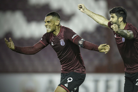 Copa Sudamericana: Emotivo triunfo de Lanús ante el San Pablo de Dani Alves