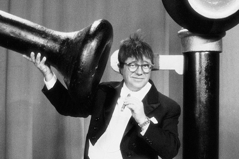En 1996 fallece Tato Bores en Buenos Aires. Nacido Mauricio Borensztein en 1927, destacó como monologuista y se convirtió en un ícono del humor político en el país.