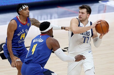 Doncic lideró a los Mavericks a un gran triunfo ante Denver Nuggets.