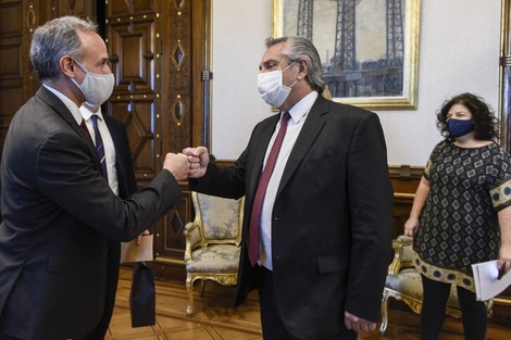 Alberto Fernández con el viceministro de Salud mexicano, Hugo López-Gatell Ramírez.