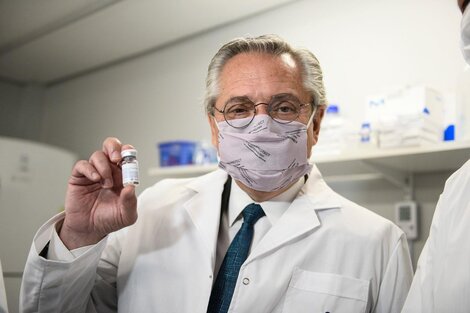 El presidente Alberto Fernández recorrió las instalaciones de la compañía biotecnológica Inmunova, en la Universidad Nacional de San Martín, que desarrolló junto a otros centros científicos públicos y privados el suero hiperinmune anti covid-19.