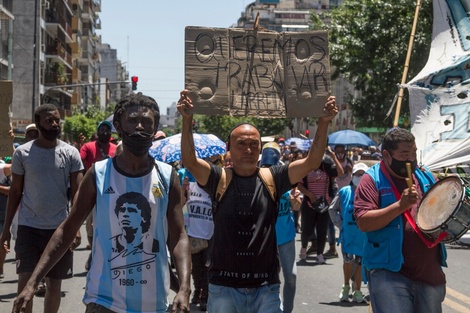 Reclamos y protestas de los manteros en Flores