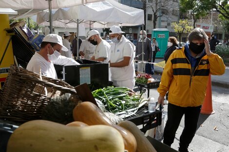 Ferias municipales en CABA. El ahorro no alcanza para cubrir subas en otros rubros, como vivienda y educación.