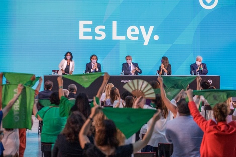 Las mejores fotos del acto de promulgación del aborto legal