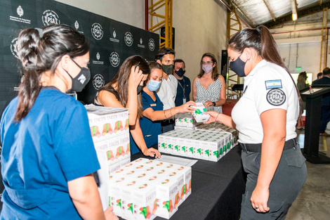 Entregan copas menstruales a personal de la Policía de Seguridad Aeroportuaria