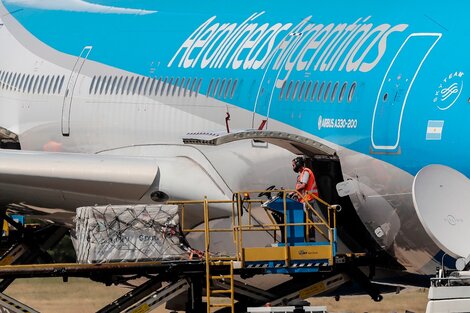 Un avión de Aerolíneas Argentinas partió con destino a Rusia para buscar nuevas partidas de la vacuna Sputnik V