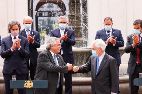 Piñera y Fernández liman asperezas y fijan a futuro una "hoja de ruta" común   