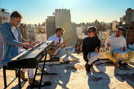 "Para mí es lamentable y te lo digo con pena, pero el rock es un muerto al que hay que levantar", dice Bárbara.