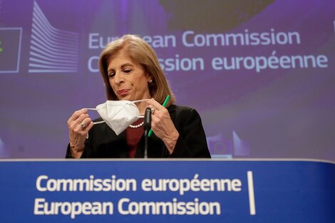 Stella Kyriakides, comisaria de Salud de la Unión Europea carga contra AstraZeneca.