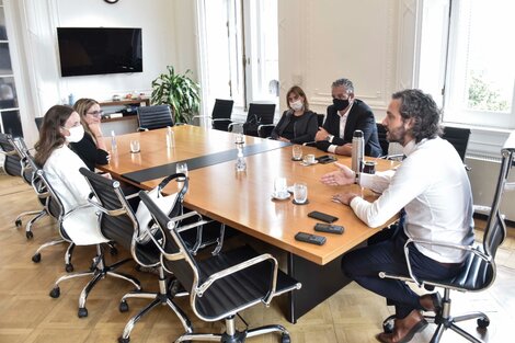 El jefe de Gabinete Santiago Cafiero se reunió con la directora de Amnistía Internacional en Argentina, Mariela Belski.