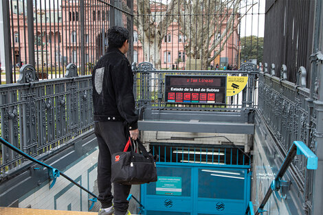 Vuelven a parar subtes y Premetro este viernes