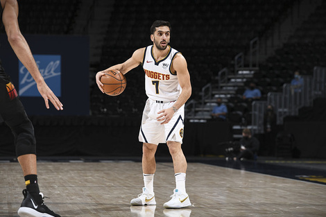 Facundo Campazzo debió salir por una molestia en la rodilla