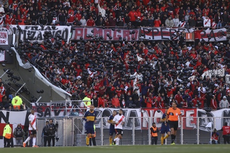 Revés para la vuelta de los hinchas a los estadios: "No es prudente"