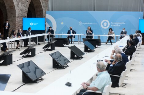 Distancia pandémica pero cercanía política. Los gremios apoyaron la gestión oficial. 