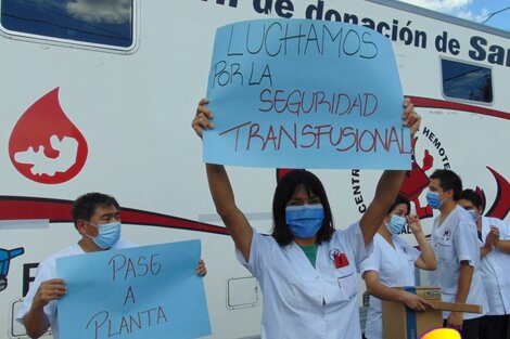 Volvieron a manifestarse en el Centro de Hemoterapia por la falta de insumos