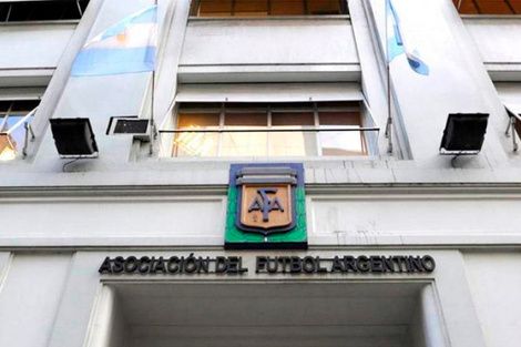 En 1893 se funda la Asociación del Fútbol Argentino, el ente rector del deporte más popular en el país. Es la federación más antigua del continente y la octava del mundo.