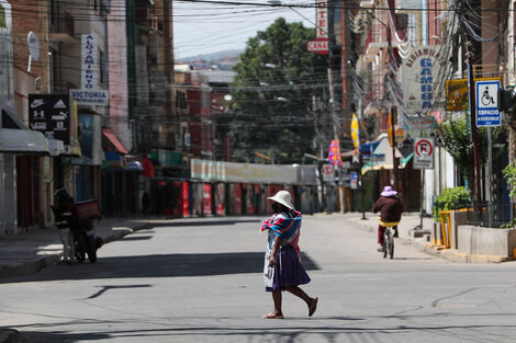 El carnaval boliviano, prácticamente paralizado por el coronavirus