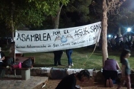 En San Carlos aprovechan la llegada de turistas para pedir agua sana