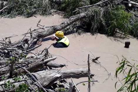 Buscan a tres personas desaparecidas en el río Bermejo