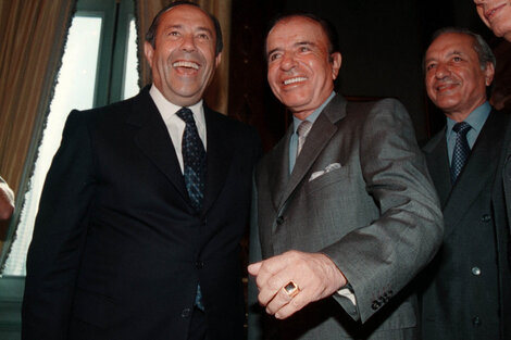 Robaron el icónico anillo de oro de Carlos Menem